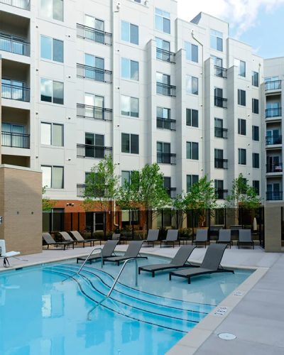 Pool. Courtesy of parkcrestapartments.com